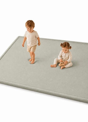 Dječiji tepih sa memorijskom penom KINDER HOME LOLA, 150x200 cm, debljina 3,5 cm, baršunasto mekan vodoodbojni gornji sloj, memori pena, protivklizna podloga, siva