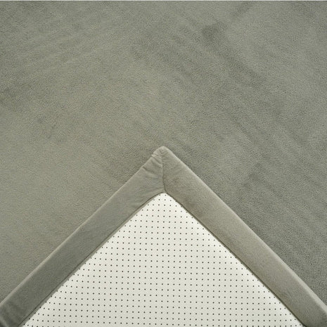 Dječiji tepih sa memorijskom penom KINDER HOME LOLA, 150x200 cm, debljina 3,5 cm, baršunasto mekan vodoodbojni gornji sloj, memori pena, protivklizna podloga, siva
