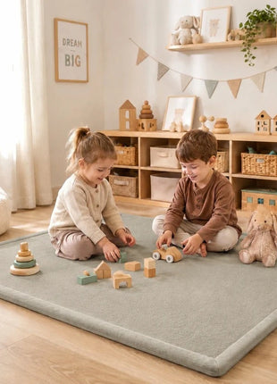 Dječiji tepih sa memorijskom penom KINDER HOME LOLA, 150x200 cm, debljina 3,5 cm, baršunasto mekan vodoodbojni gornji sloj, memori pena, protivklizna podloga, siva