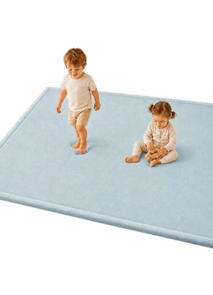 Dečiji tepih sa memorijskim efektom KINDER HOME LOLA, 150x200 cm, debljina 3,5 cm, baršunasto mekan vodootporni gornji sloj, memori pena, protivklizna podloga, plava