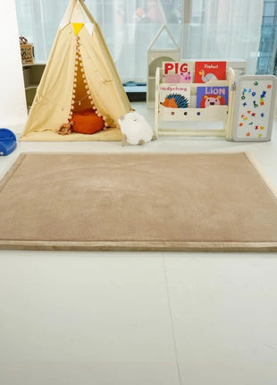 Dječiji tepih sa memorijskom penom KINDER HOME LOLA, 150x200 cm, debljina 3,5 cm, baršunasto mekan vodootporni gornji sloj, memori pena, podloga protiv klizanja, bež