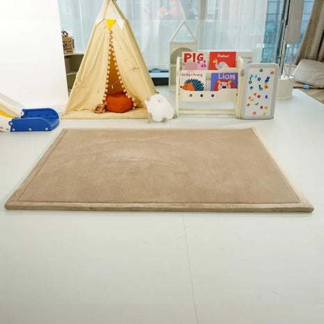 Dječiji tepih sa memorijskom penom KINDER HOME LOLA, 150x200 cm, debljina 3,5 cm, baršunasto mekan vodootporni gornji sloj, memori pena, podloga protiv klizanja, bež