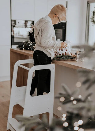 Montessori toranj, edukativna stolica sa crnom tablom i podesivom visinom, bijela, za djecu od 1-4 godine