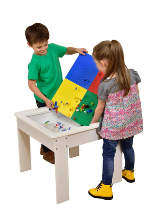 Dječiji sto sa 2 stolice, dvostrani, drveni set za učenje, crtanje, pisanje, slaganje konstruktora tipa LEGO - BIJELA/SIVA