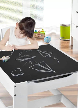 Dječiji drveni sto sa 2 stolice, komplet, dvostrani sa crnom tablom, 2 u 1 - za igru i odlaganje BELO/SIVA