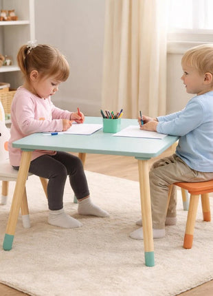 Dječiji drveni sto sa 2 stolice KINDER HOME – Medved i Zeka, set za igru i učenje
