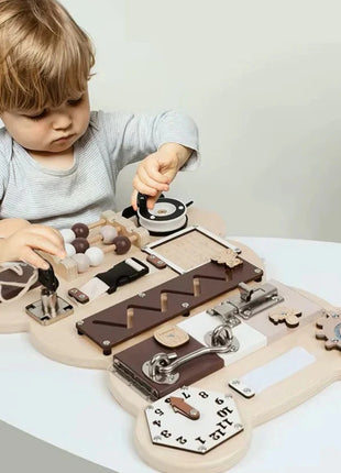 Montesori drvena tabla za motoriku – Medvjed